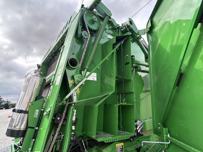 John Deere 560M