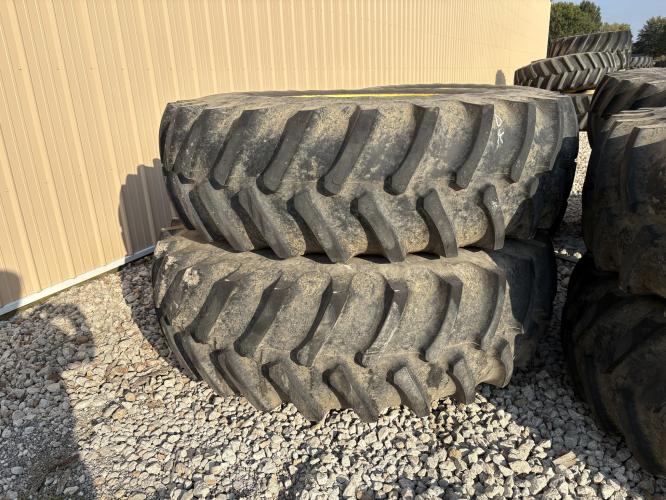 John Deere 520/85R38