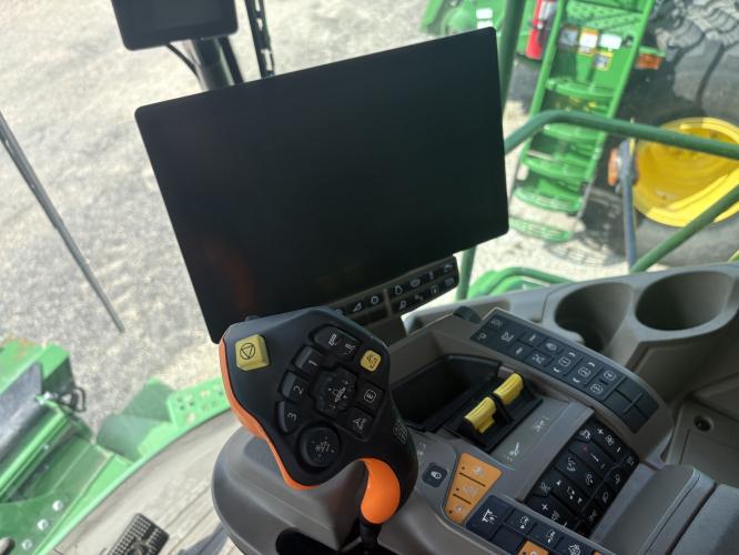 John Deere S7 900