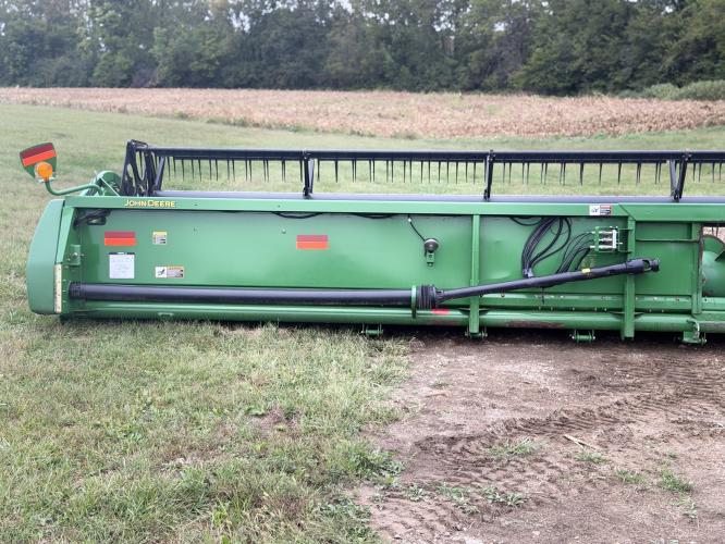 John Deere 635F