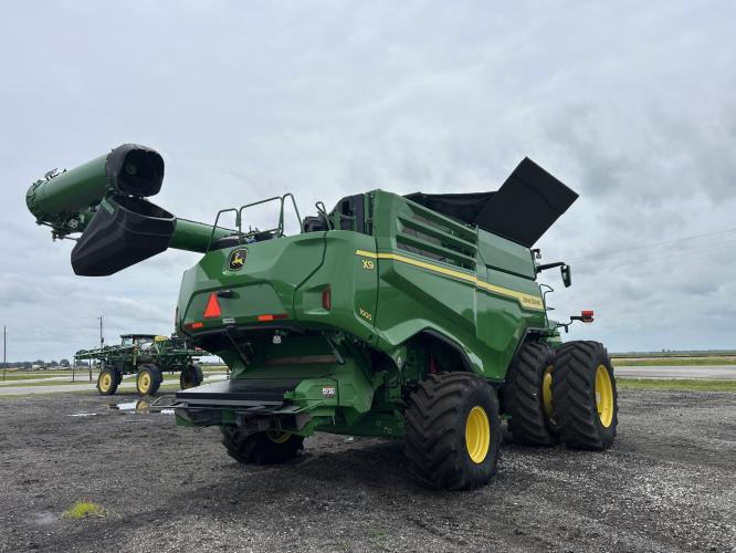 John Deere X9 1000