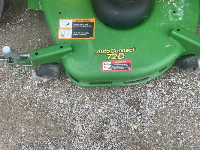 John Deere 3046R