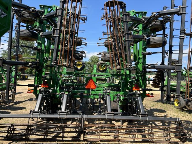 John Deere 2210