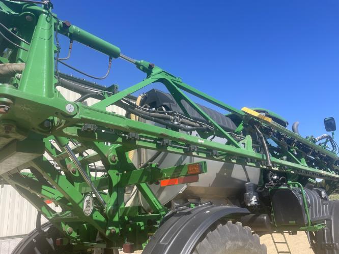 John Deere R4044