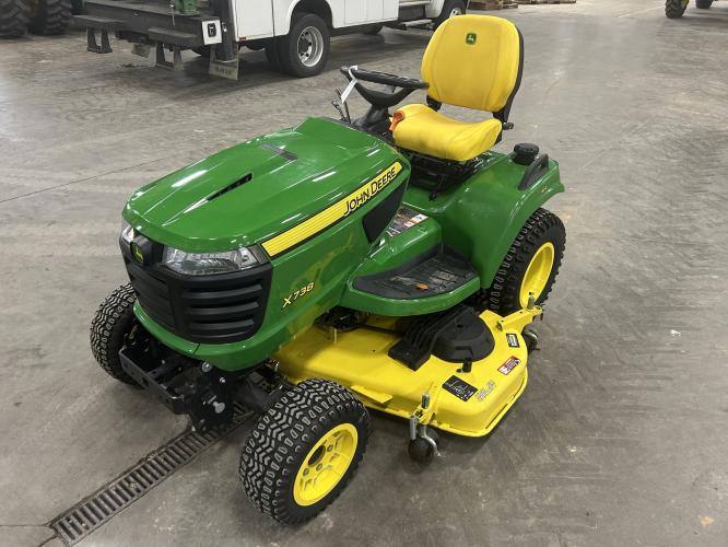 John Deere X738