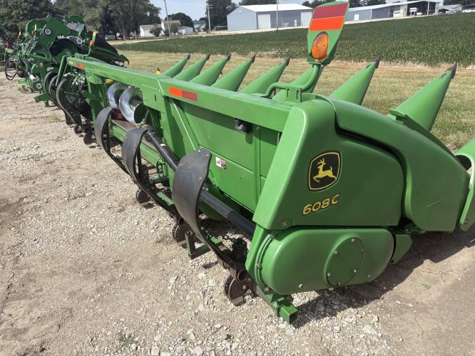 John Deere 608C