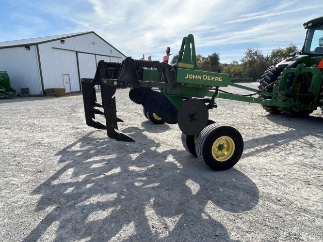 John Deere 2100