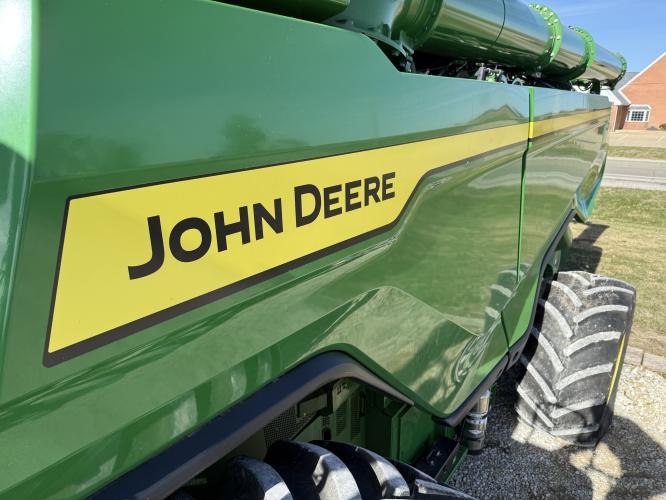 John Deere X9 1100