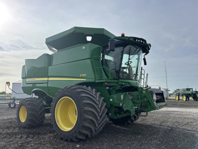 John Deere S790