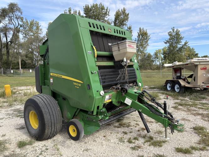 John Deere 560M