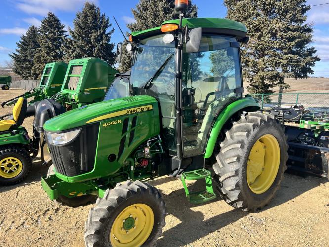 John Deere 4066R