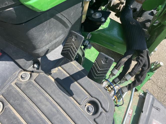 John Deere 2025R
