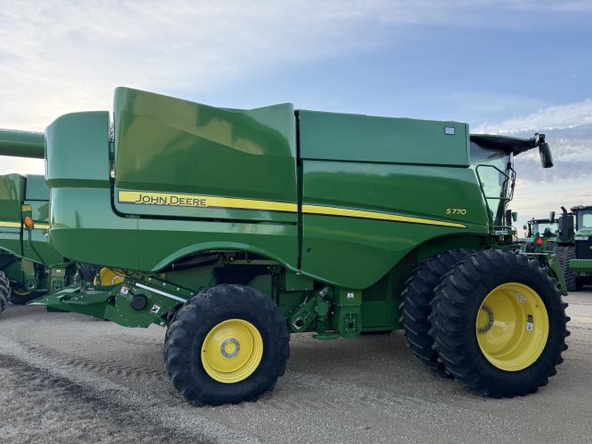 John Deere S770