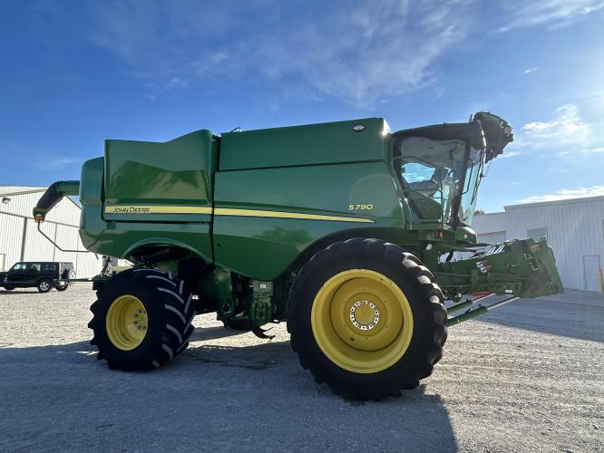 John Deere S790