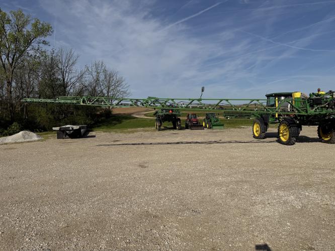 John Deere R4038