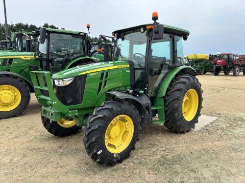 2017 John Deere 5100E