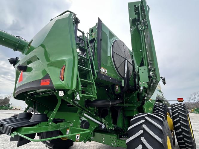 John Deere S7 700