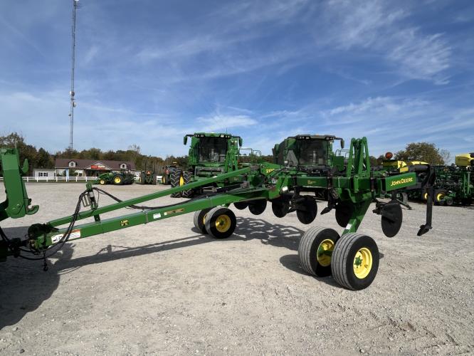 John Deere 2100