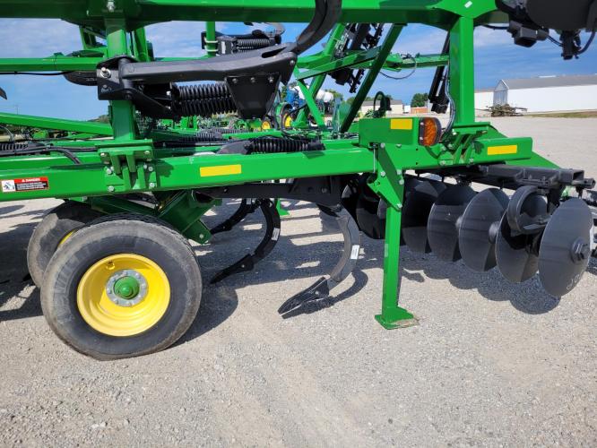 John Deere 2720