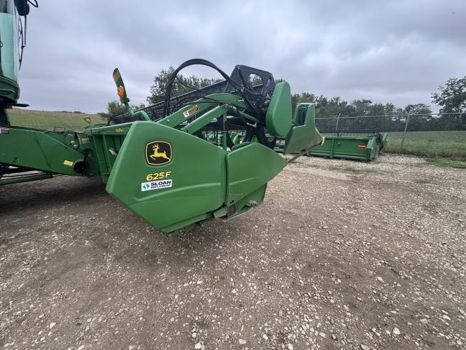 John Deere 625F