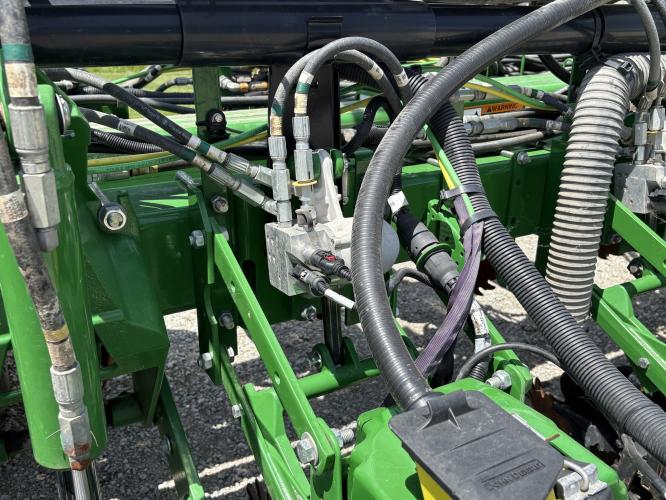John Deere 1775NT